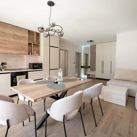 Apartament Luxury 2br Escape & Mountain Views & Free Garage & Panorama Balcony *
