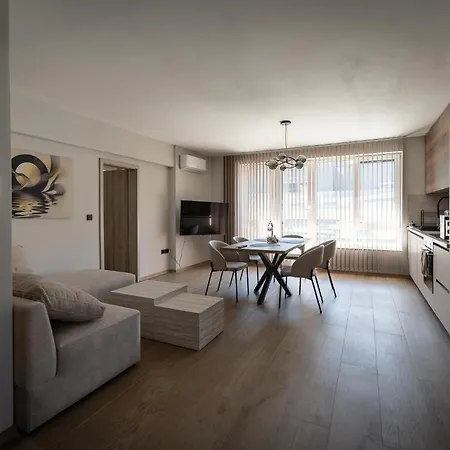 Luxury 2br Escape & Mountain Views & Free Garage & Panorama Balcony Apartament