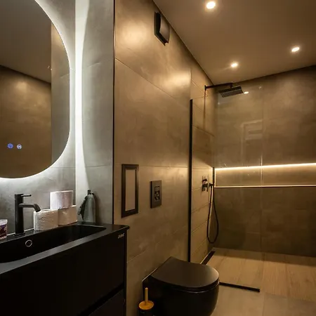 Luxury 2br Escape & Mountain Views & Free Garage & Panorama Balcony *