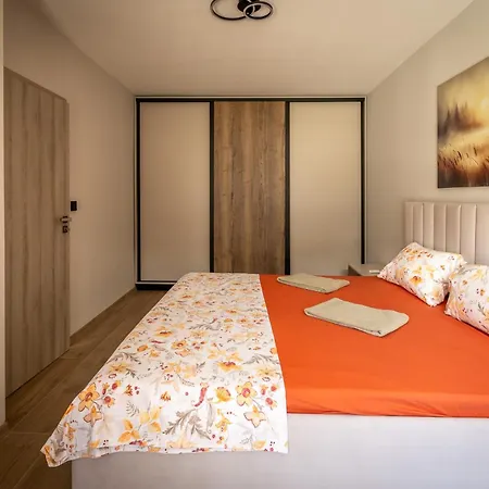 Luxury 2br Escape & Mountain Views & Free Garage & Panorama Balcony
