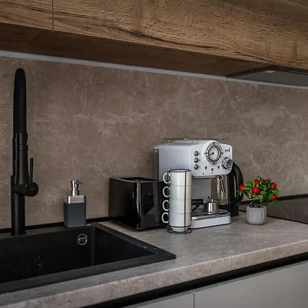 Luxury 2br Escape & Mountain Views & Free Garage & Panorama Balcony *