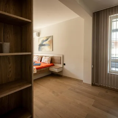 Luxury 2br Escape & Mountain Views & Free Garage & Panorama Balcony Sofia